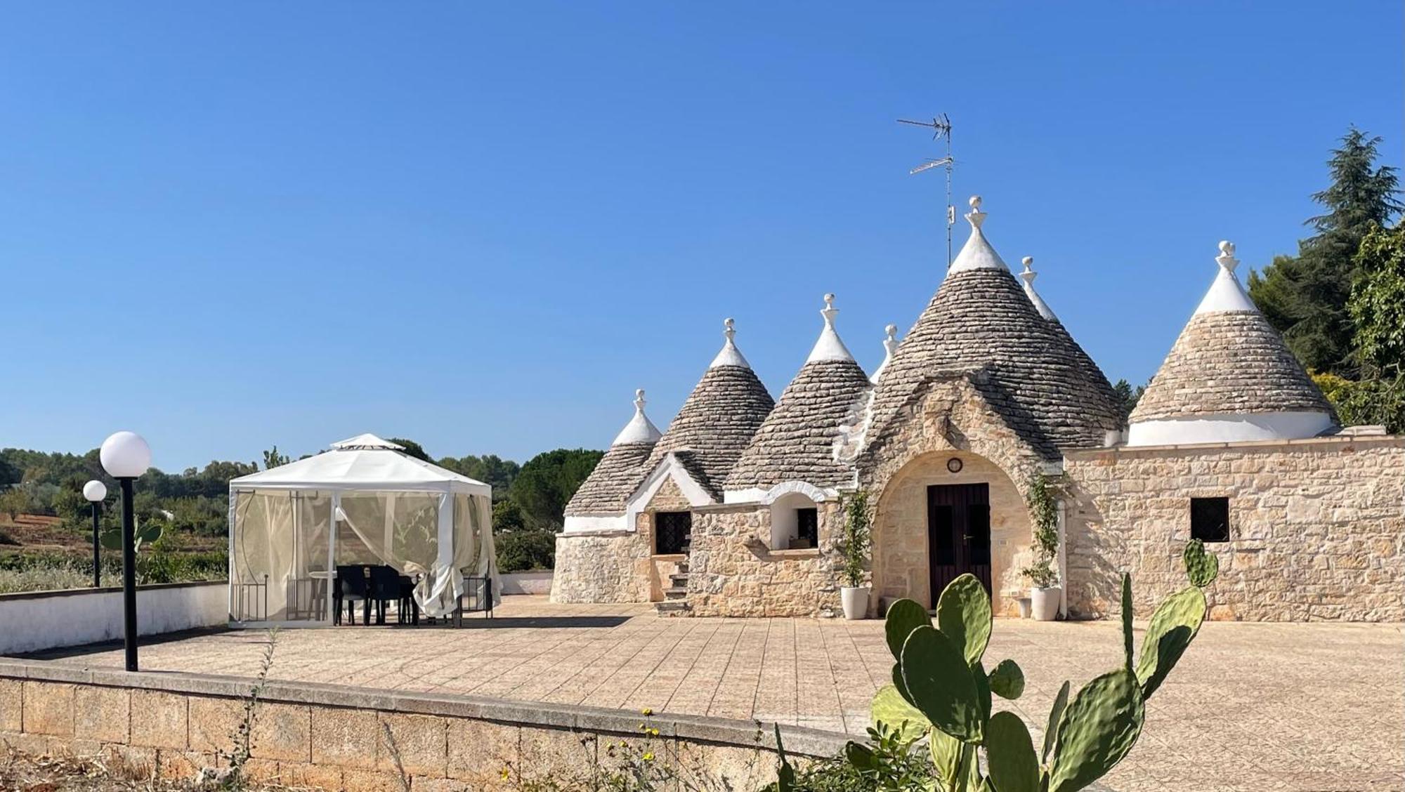 Trulli Del Sole Villa Martina Franca Bagian luar foto