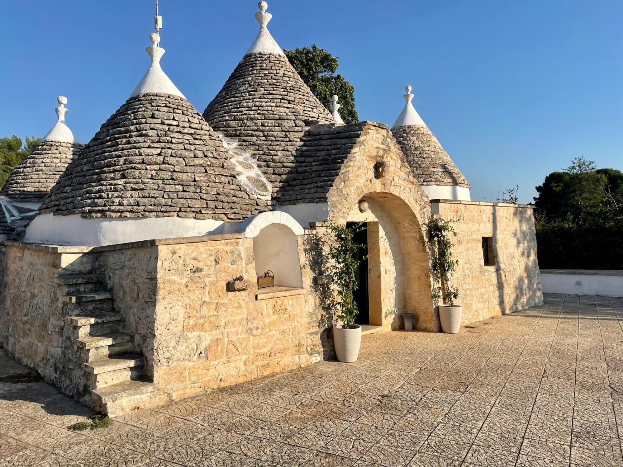 Trulli Del Sole Villa Martina Franca Bagian luar foto