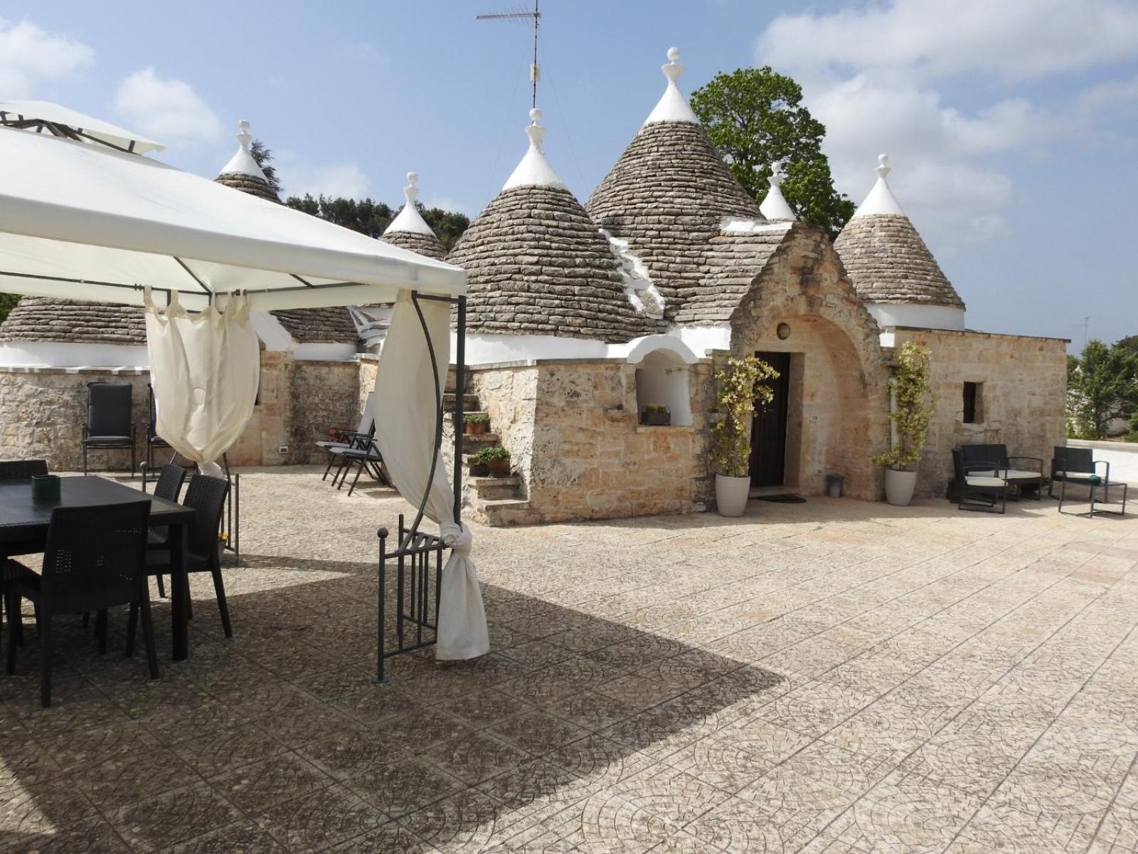 Trulli Del Sole Villa Martina Franca Bagian luar foto